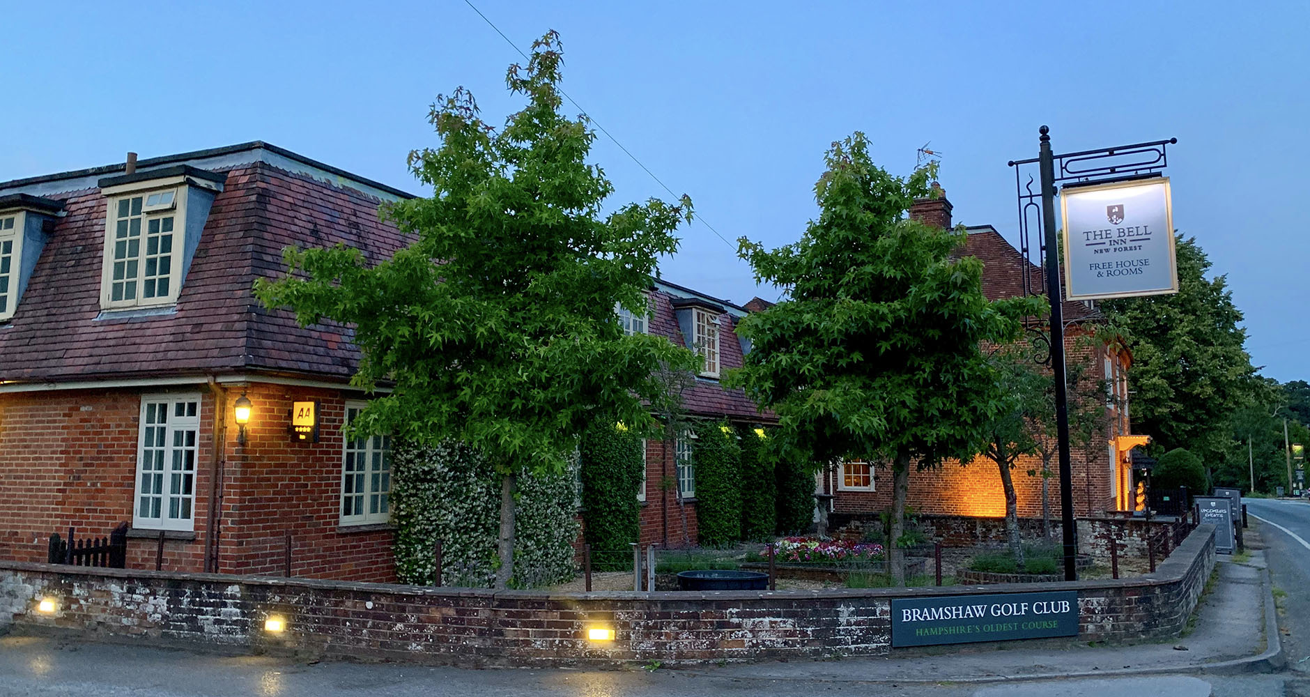 The exterior of the Bell Inn New Forest